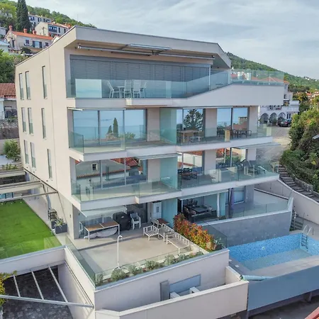 Exclusive Soho Center With Pool And Terrace Apartment